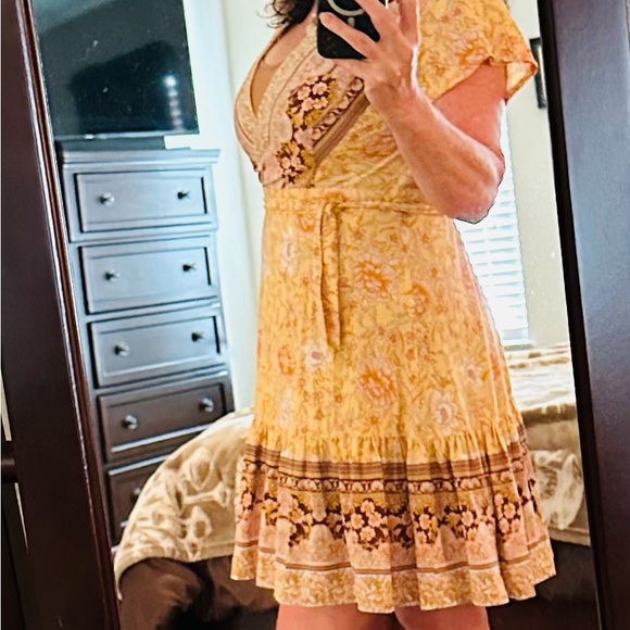 Zesica Dresses & Skirts - Floral Yellow and Brown Dress